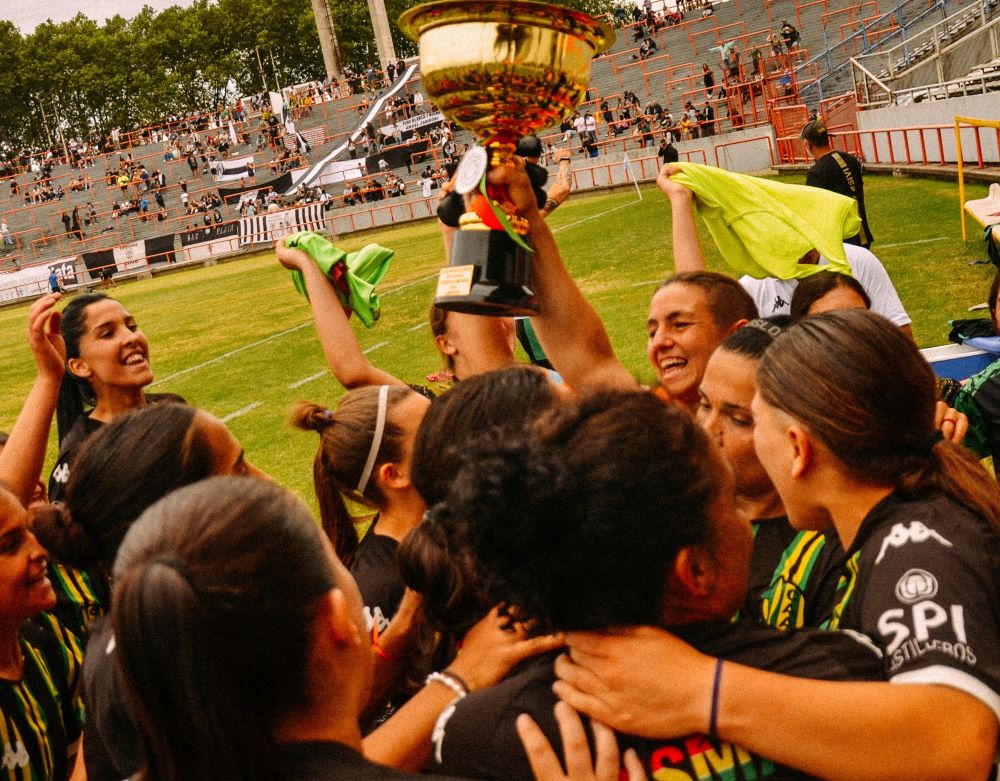 Las chicas, otra vez campeonas