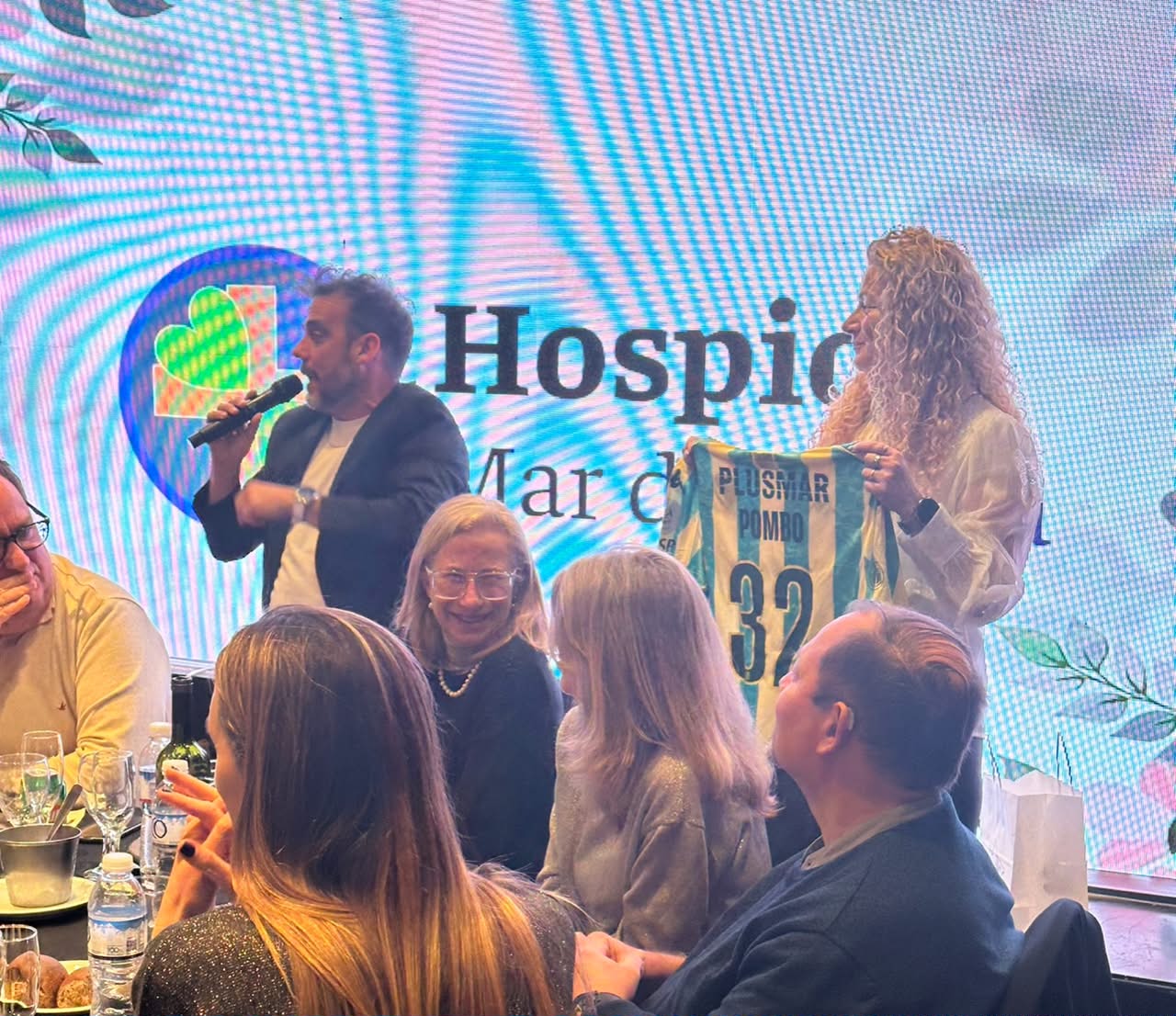 Aldosivi participó de la cena benéfica de Hospice Mar del Plata